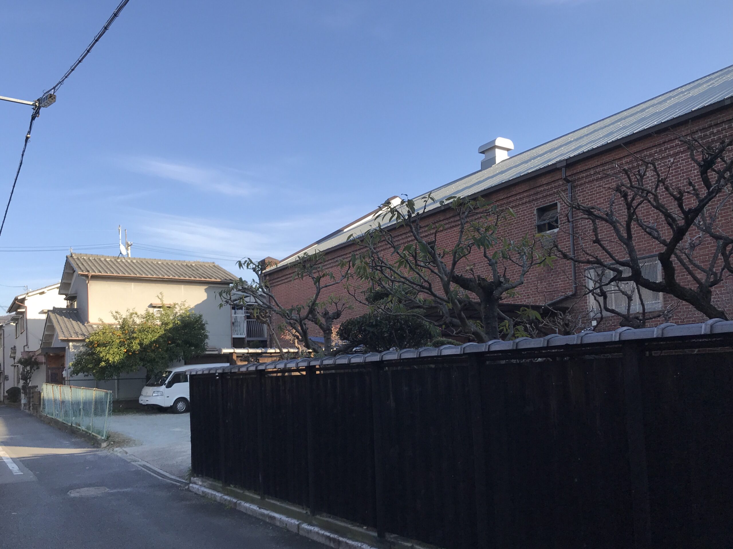 龍紋氷室奈良工場｜奈良の住宅街にそびえる煉瓦造工場