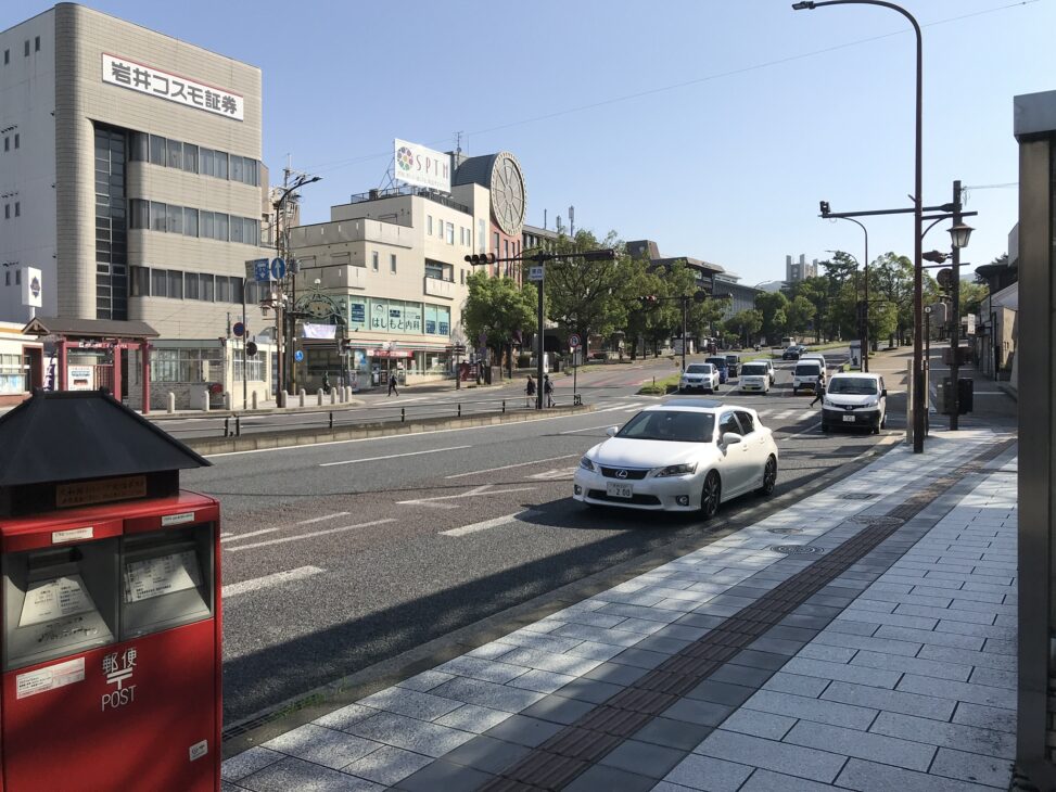 近鉄奈良駅から奈良公園を望む（図版出処：岡田撮影）