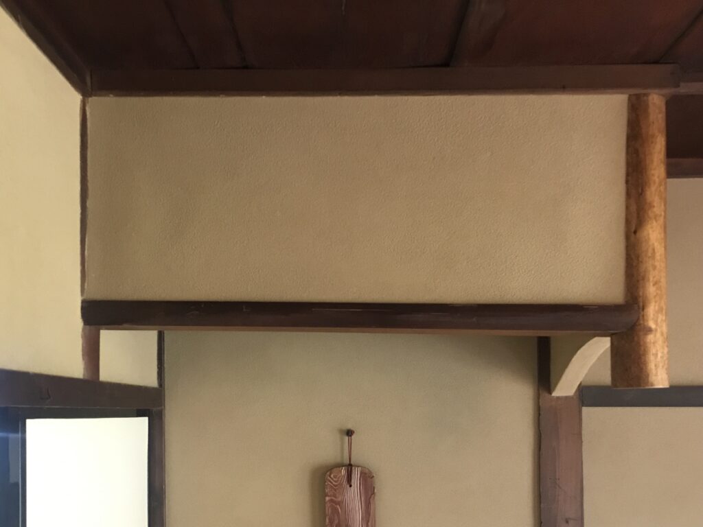 入江泰吉旧居　玄関の吊床（図版出処：岡田撮影）