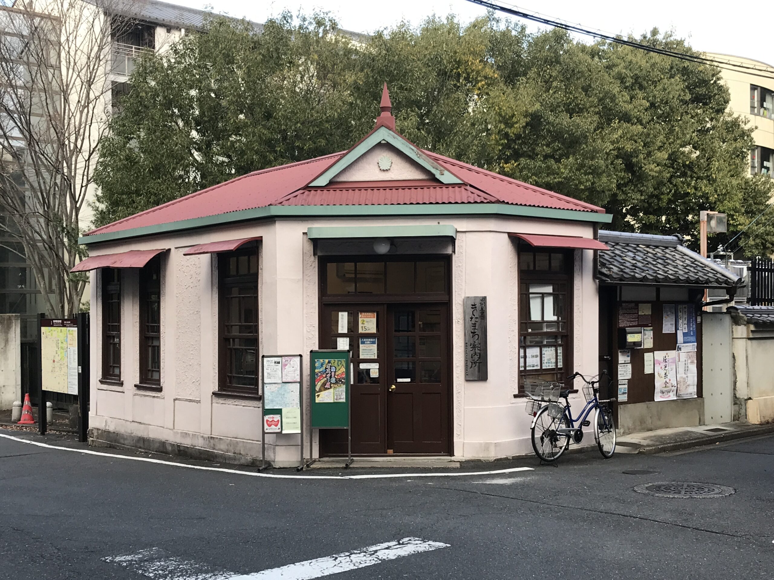 奈良警察署鍋屋連絡所｜こぶりでエレガントな交番建築
