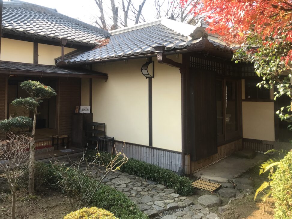 入江泰吉旧居　入り口より見る（図版出処：岡田撮影）