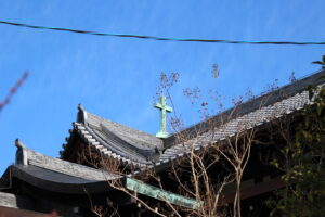 日本聖公会奈良基督教会教会堂　ラテン十字の屋根飾り（図版出処：岡田撮影）
